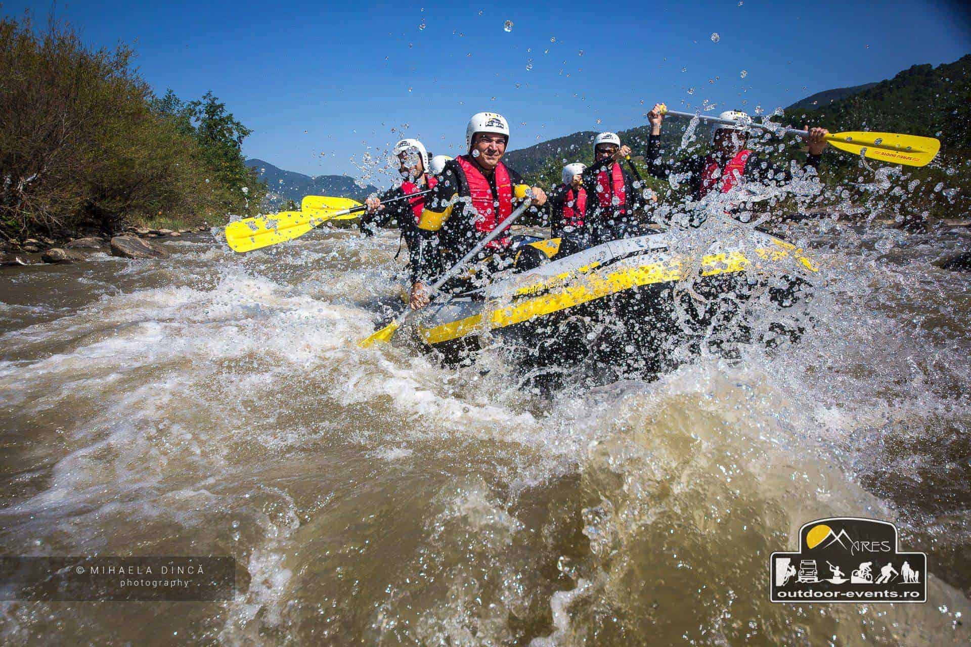 Outdoor Events – rafting pe Buzău, kayaking și e-bike în Transilvania